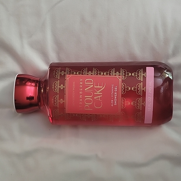 Bath and Body Works Strawberry Pound Cake 4 pc set - Picture 3 of 5